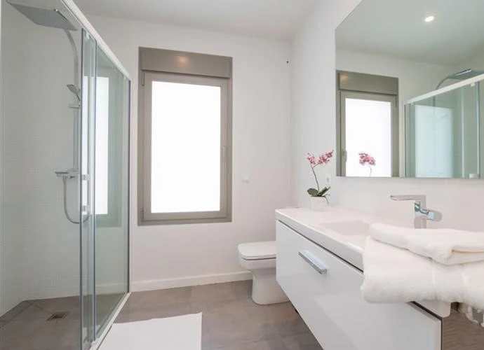 Vivienda con carácter y amplitud en alquiler anual - Benissa