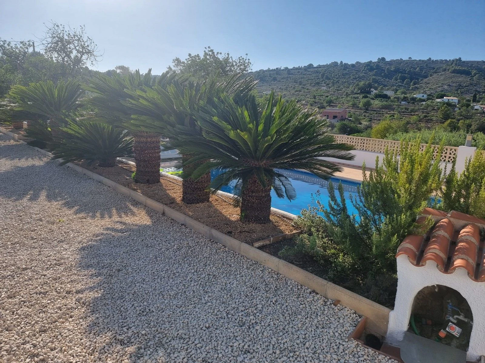 Betoverende finca in Benissa: natuur, privacy en de authentieke mediterraanse stijl.