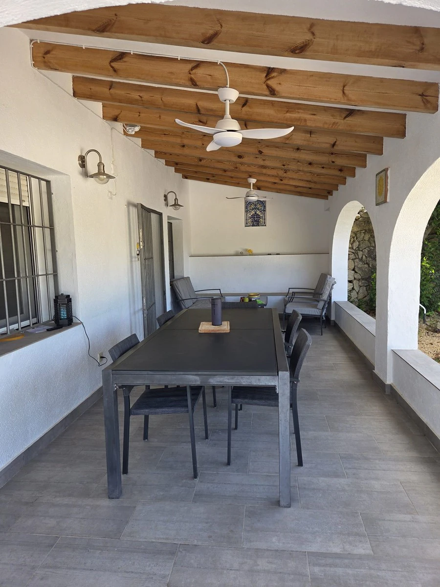 Betoverende finca in Benissa: natuur, privacy en de authentieke mediterraanse stijl.
