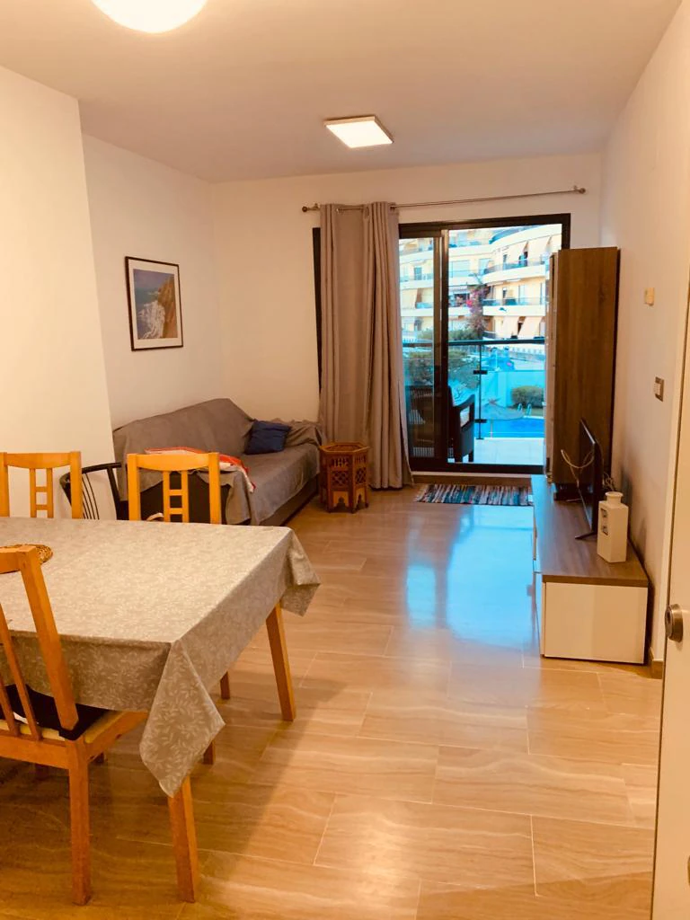Apartamento en alquiler anual en Moraira centro con parking y piscina comunitaria