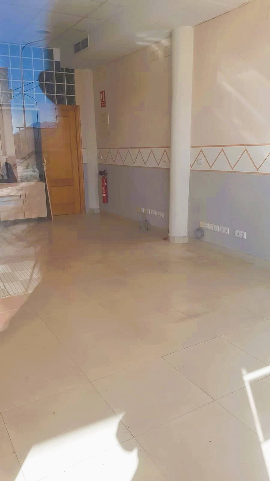 Local multifuncional en planta baja con excelente accesibilidad y espacio exterior - Bellreguard