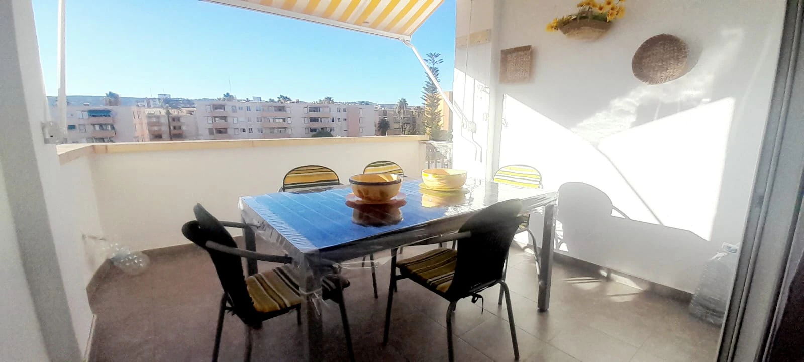 Opgeknapt appartement te koop met 2 slaapkamers en gemeenschappelijk zwembad in Jávea, Alicante