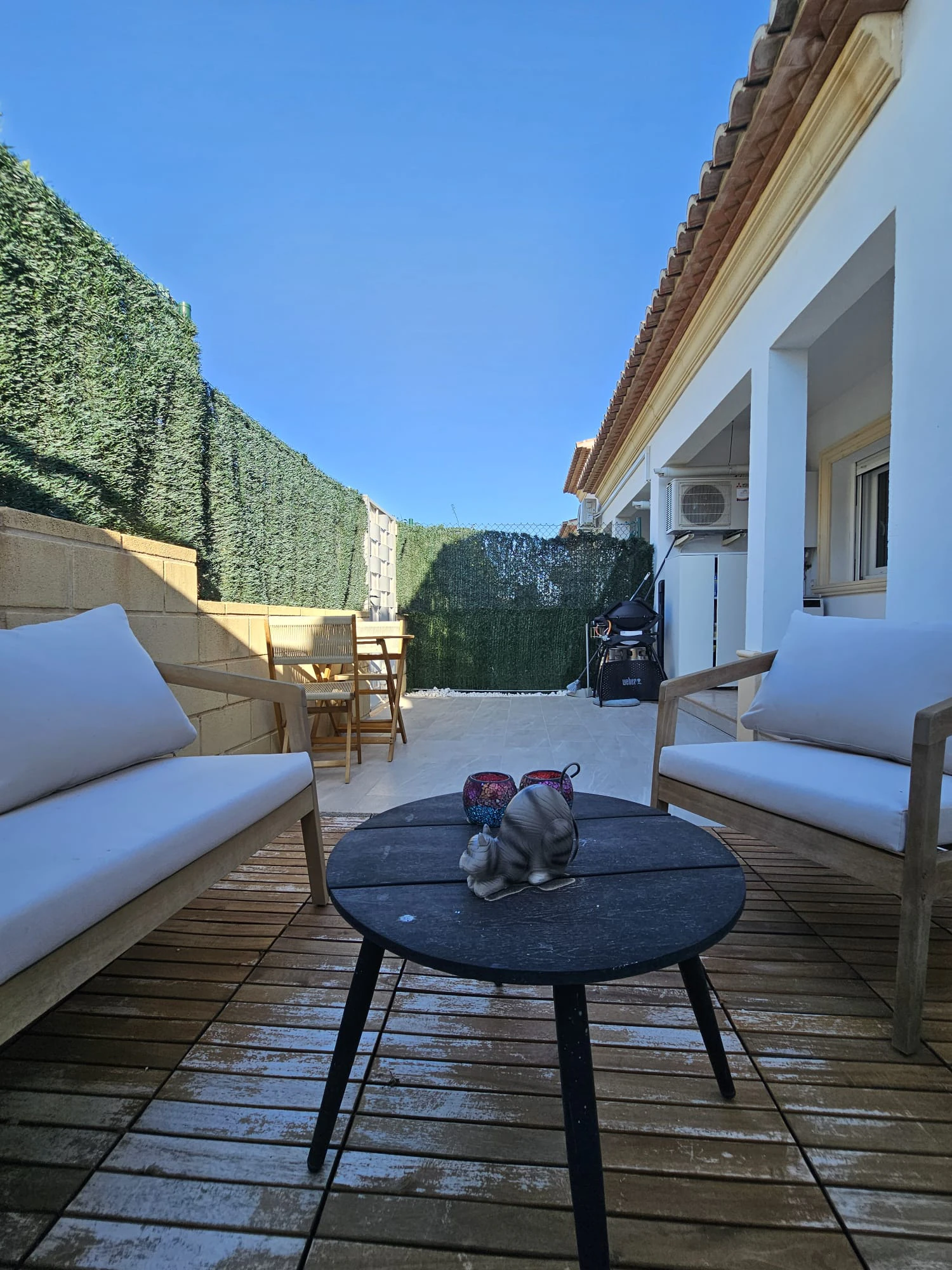 Casa adosada en venta en Benitachell con 2 dormitorios y piscina comunitaria.