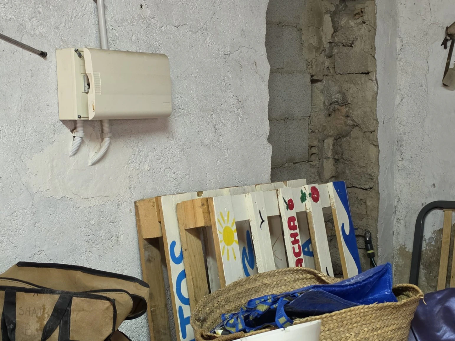 Casa de pueblo en venta con mucho potencial - Benigembla