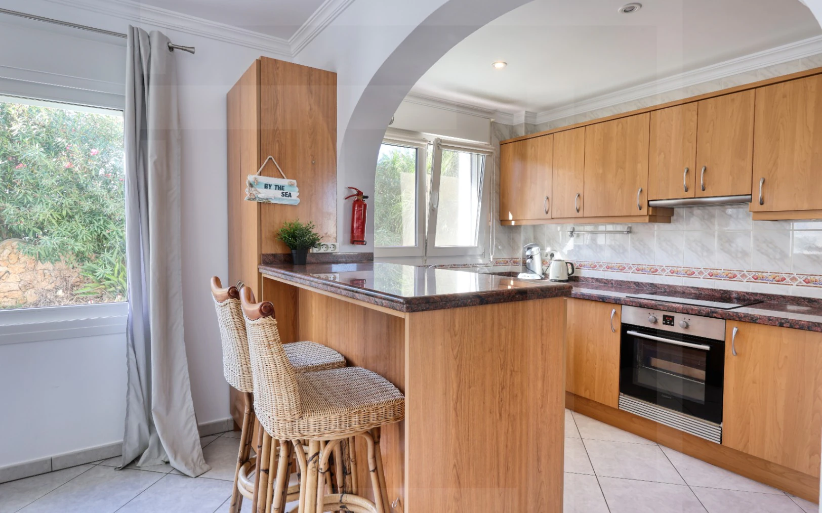 Villa exclusiva en Calpe con piscina, vistas al mar y ubicación costera privilegiada