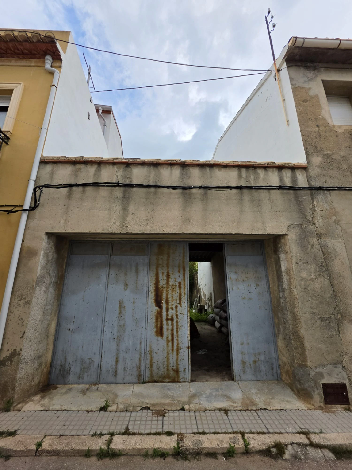 Almacén en venta con gran potencial - Benigembla