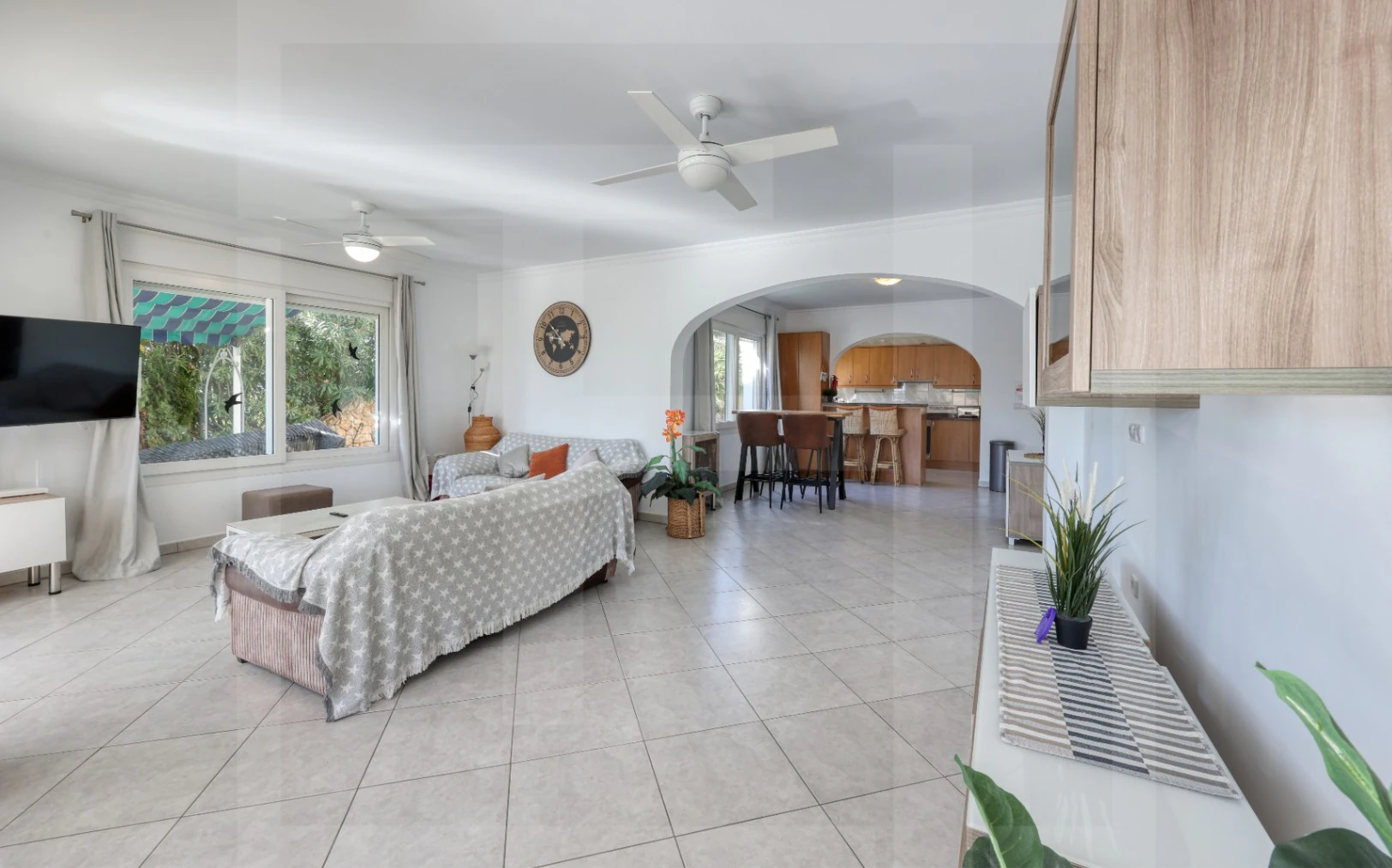 Villa exclusiva en Calpe con piscina, vistas al mar y ubicación costera privilegiada