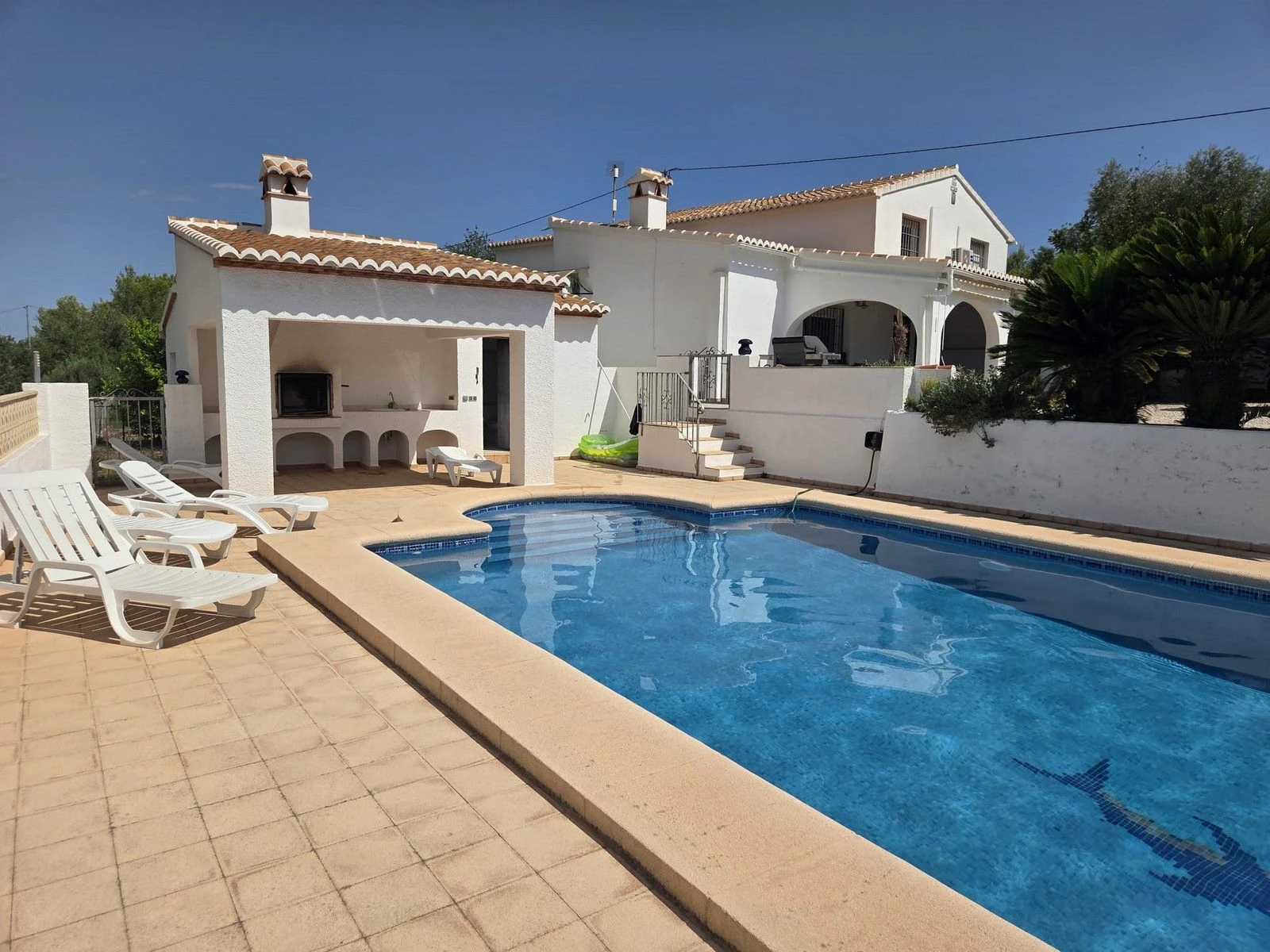 Betoverende finca in Benissa: natuur, privacy en de authentieke mediterraanse stijl.