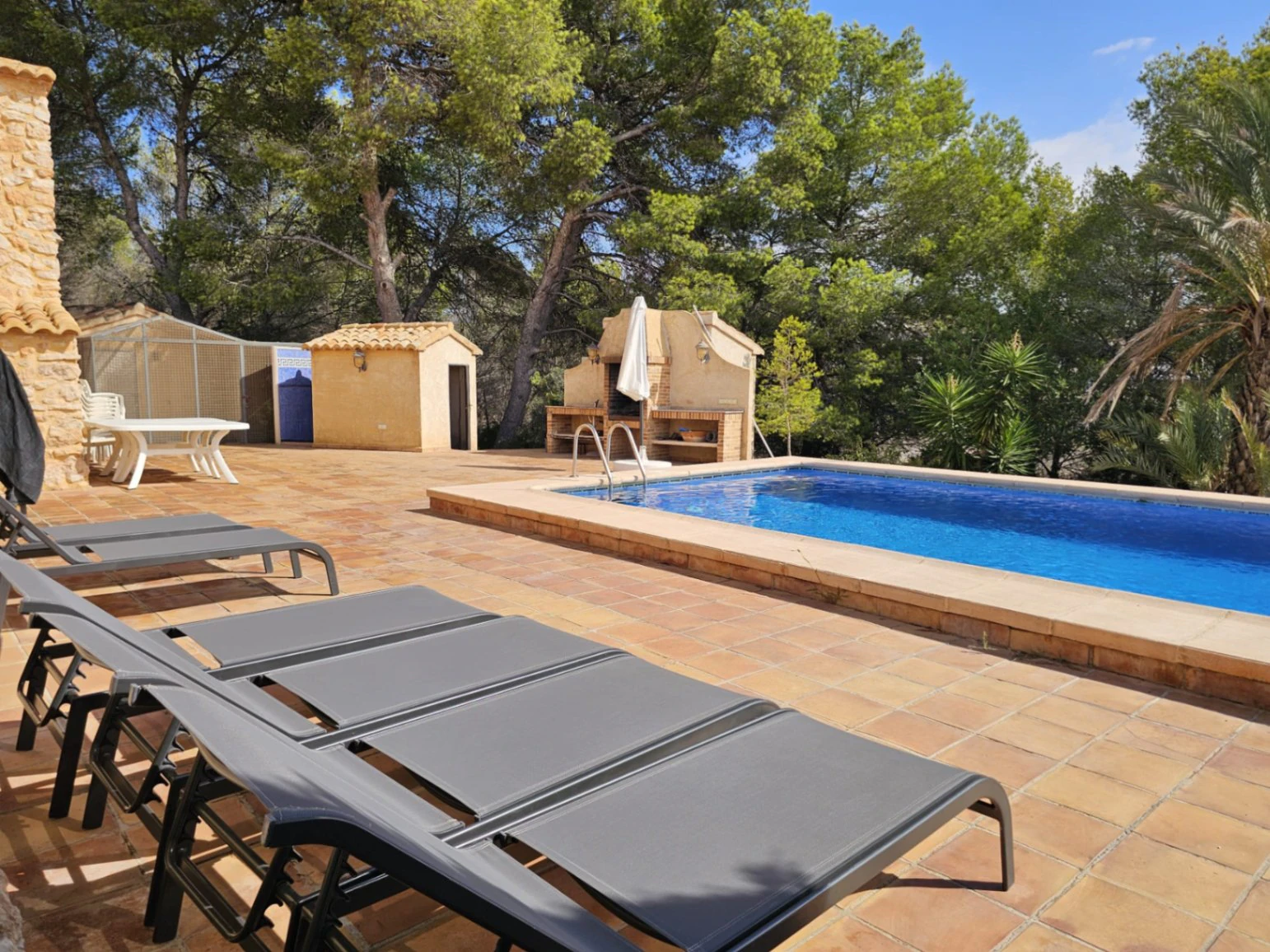 Finca en venta en Calpe con 4 habitaciones y piscina privada