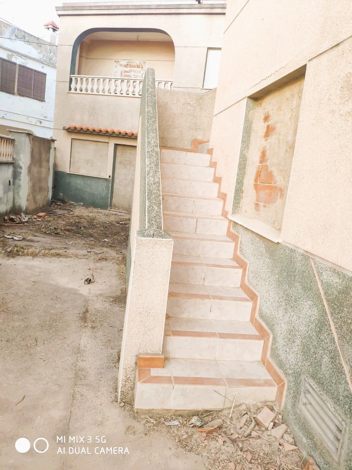 Conjunto de solares urbanos con 6 viviendas en chaflán a 4 calles – Gran oportunidad de inversión en zona costera