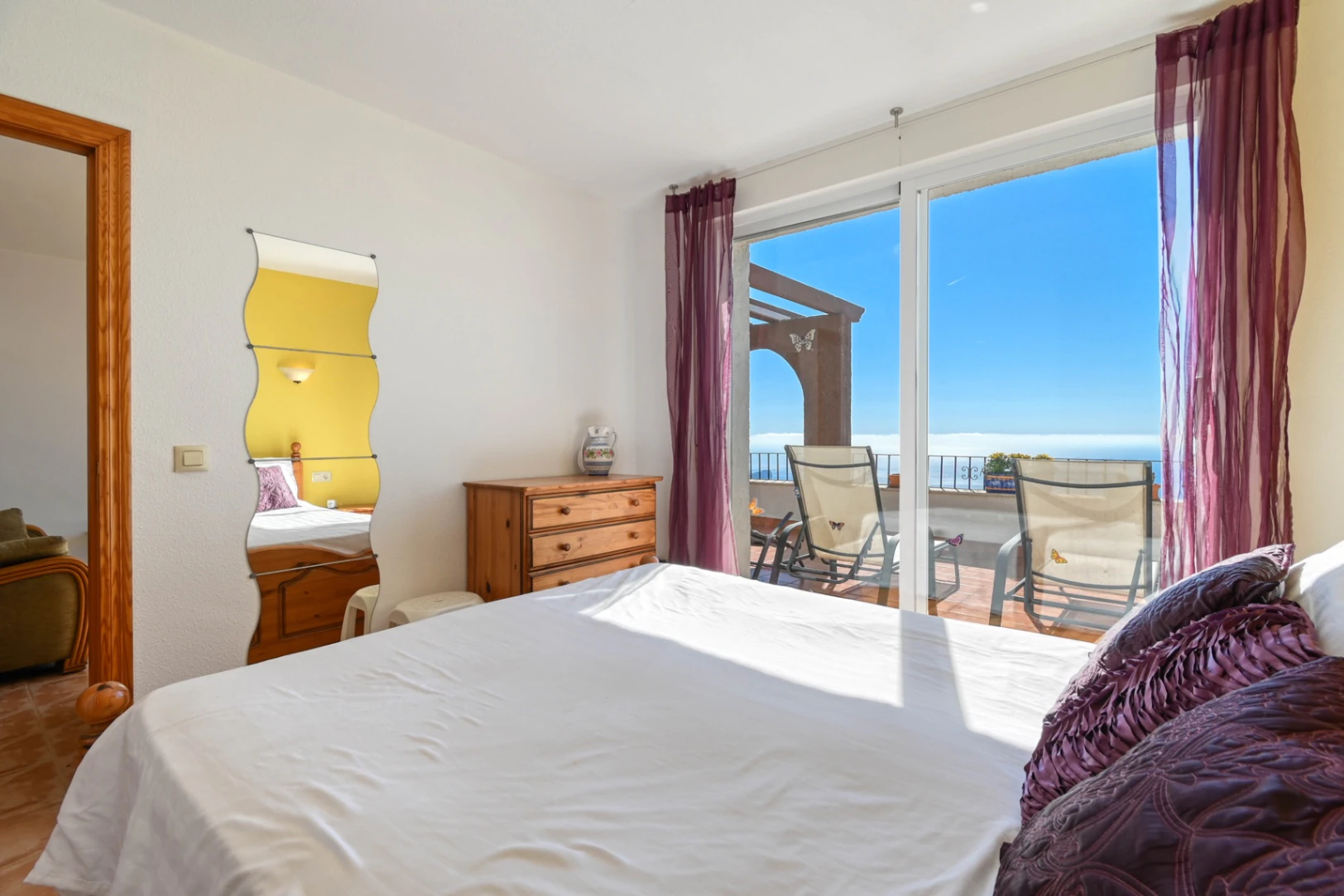APARTAMENTO EN PUEBLO PANORAMA CON IMPRESIONANTES VISTAS AL MAR. PRIMER PISO