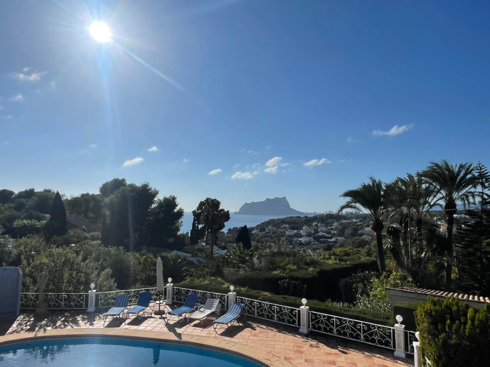 Gelijkvloerse villa te koop met prachtig zeezicht kortbij voorzieningen in San Jaime, Benissa