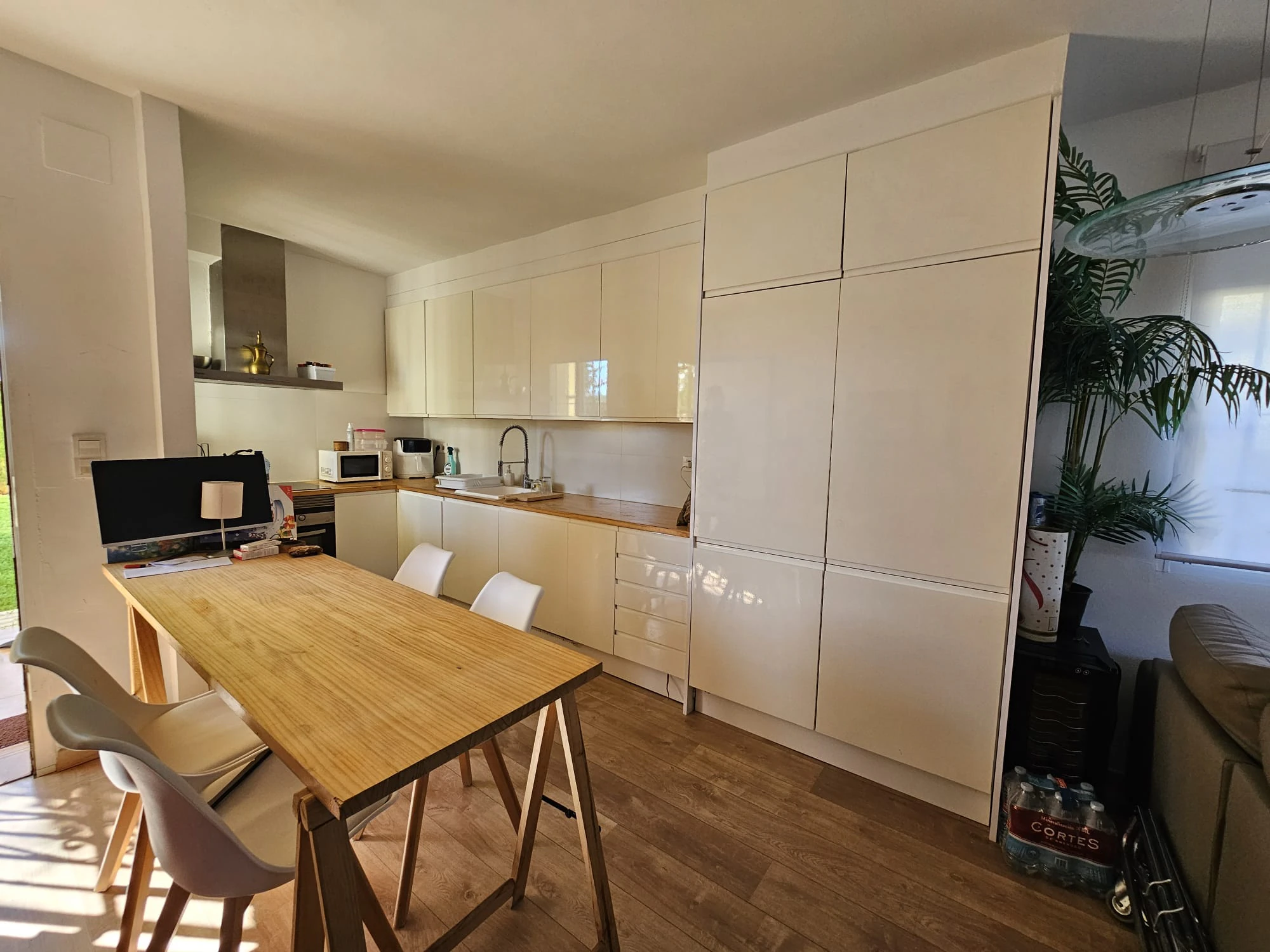 Mediterrane charme op enkele stappen van de zee: tussenwoning in Las Marinas - Denia