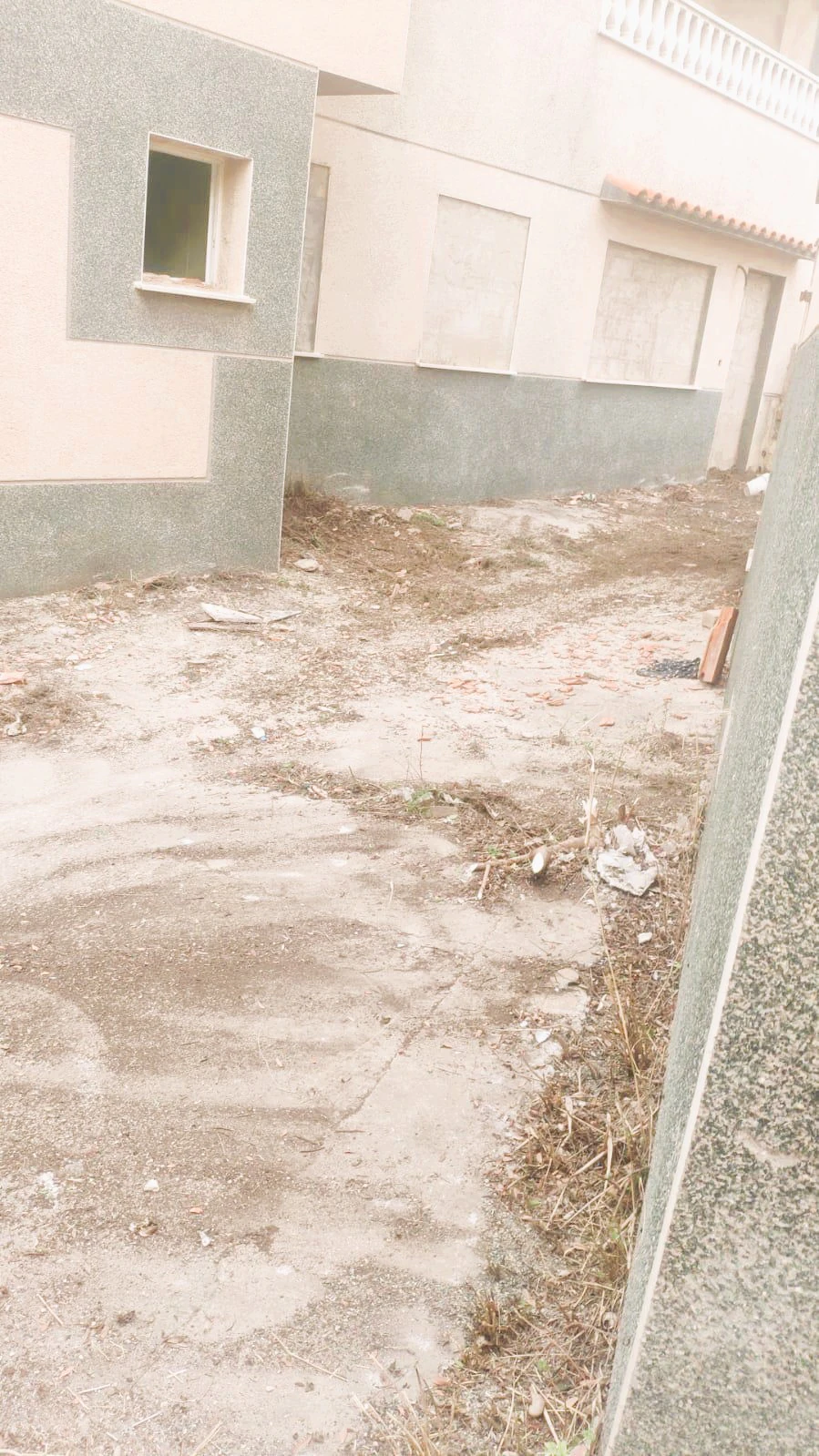 Conjunto de solares urbanos con 6 viviendas en chaflán a 4 calles – Gran oportunidad de inversión en zona costera