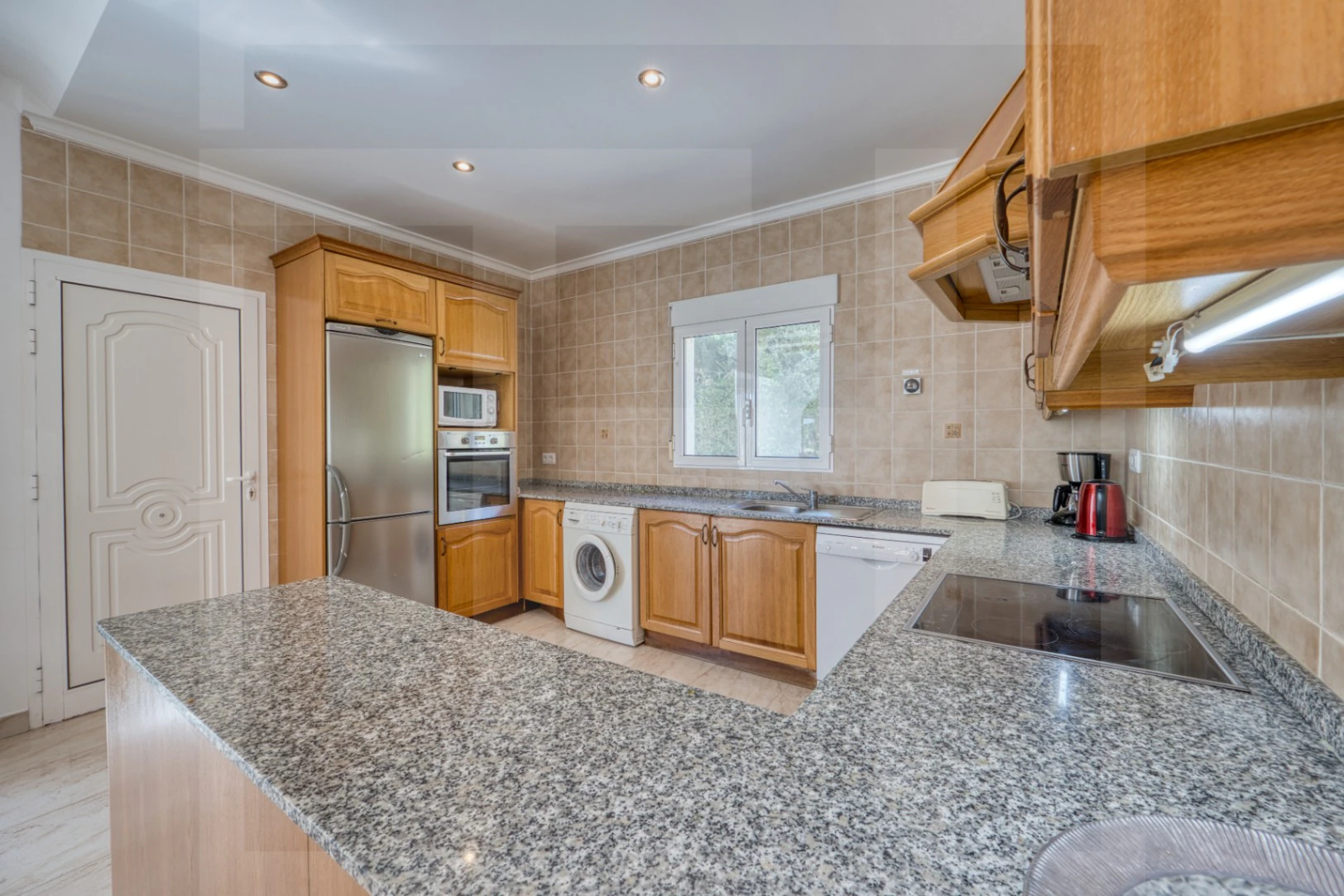 Villa en venta en La Sella con vistas al mar, golf y Montgó.