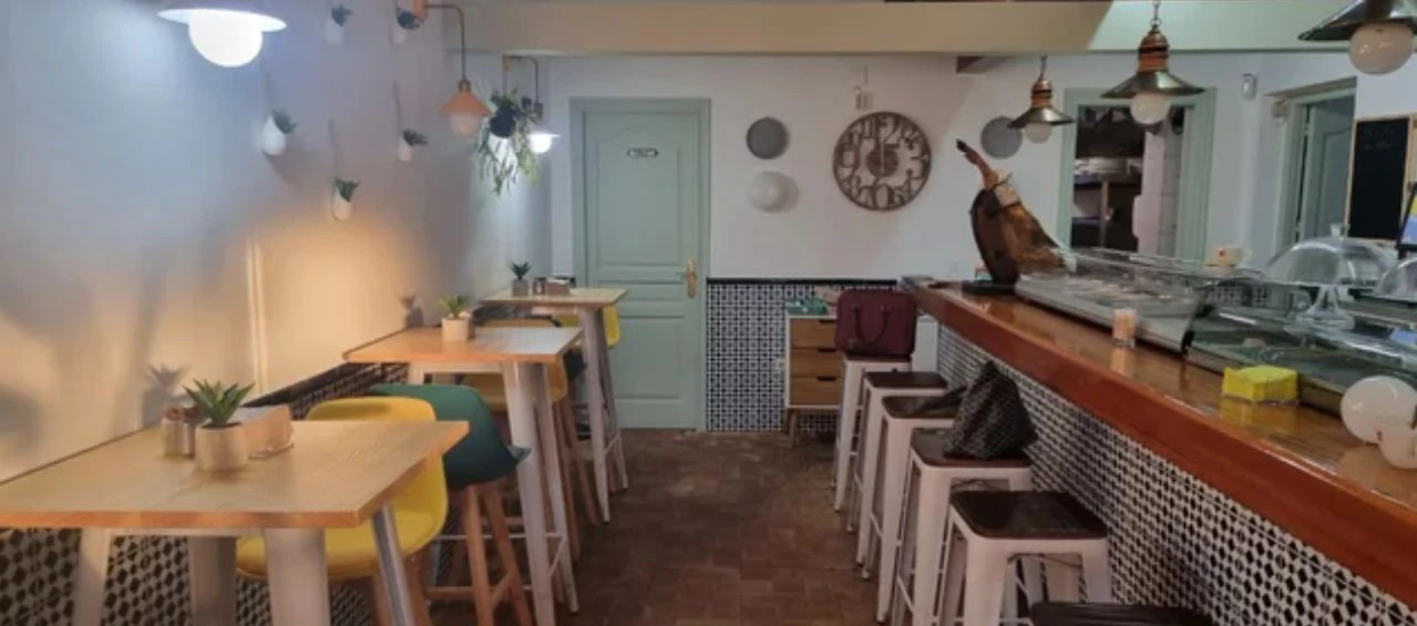 Traspaso y alquiler anual - Bar/ Restaurante