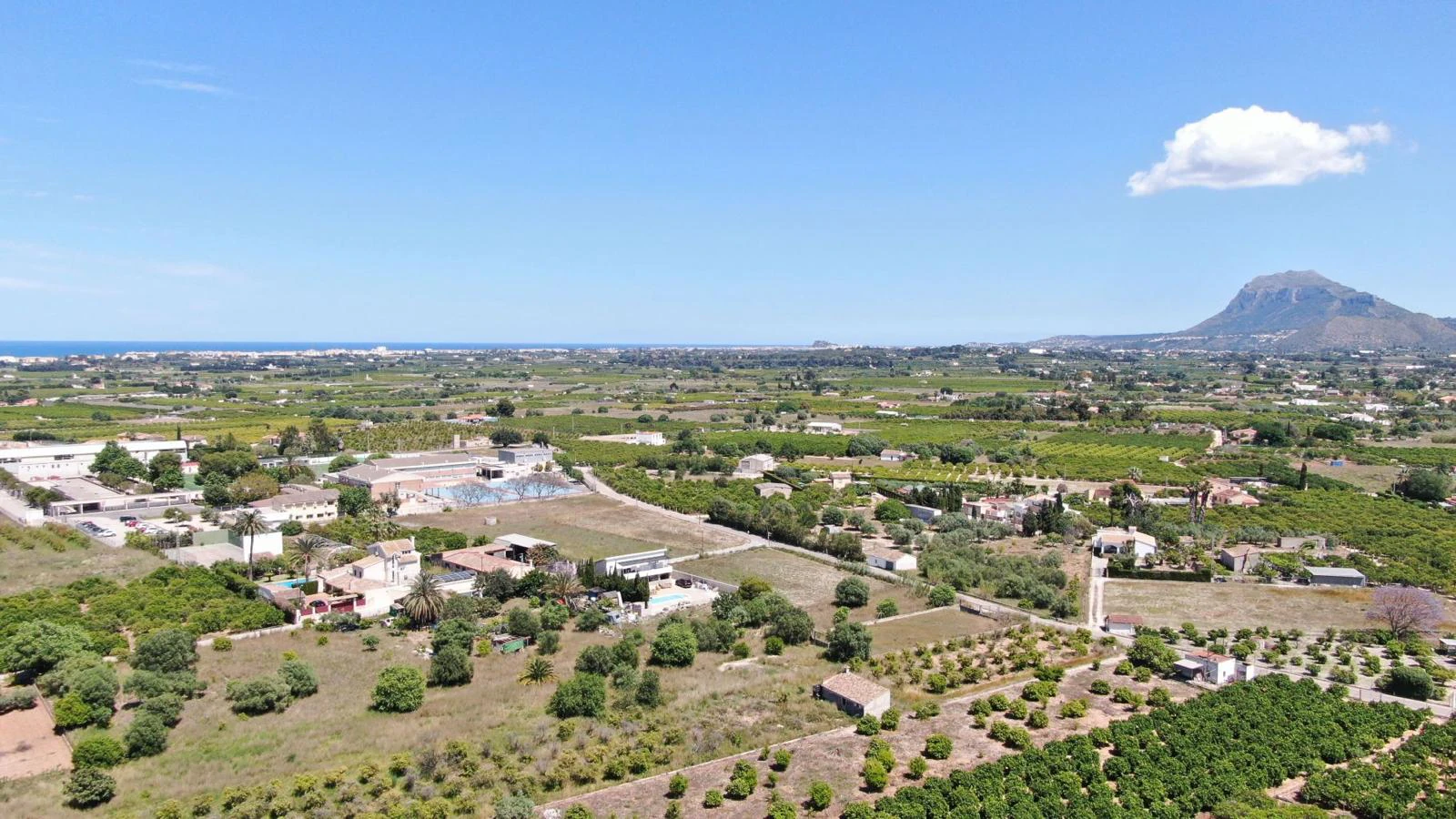 Casa de campo en una sola planta con encanto mediterráneo - El Vergel