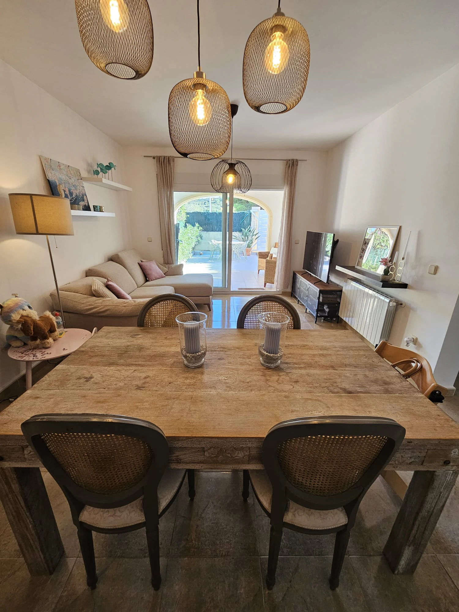 Casa adosada en venta en Benitachell con 2 dormitorios y piscina comunitaria.