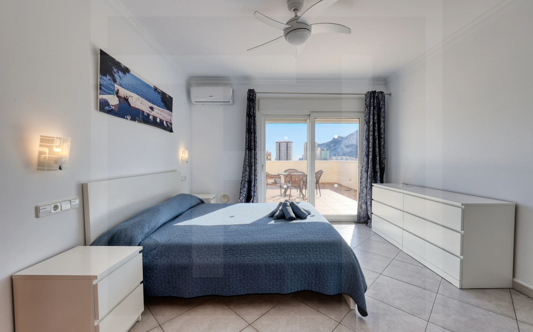 Villa exclusiva en Calpe con piscina, vistas al mar y ubicación costera privilegiada