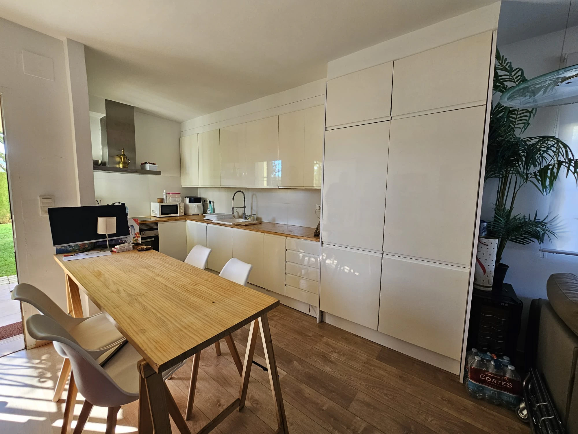 Mediterrane charme op enkele stappen van de zee: tussenwoning in Las Marinas - Denia