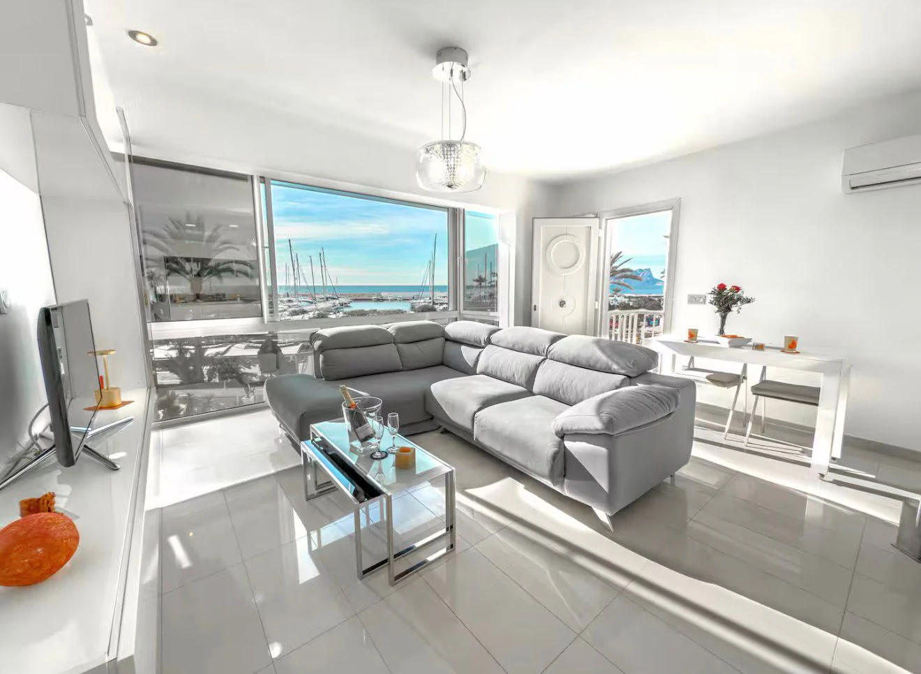 Apartamento en el corazón del puerto de Moraira – Alquiler anual