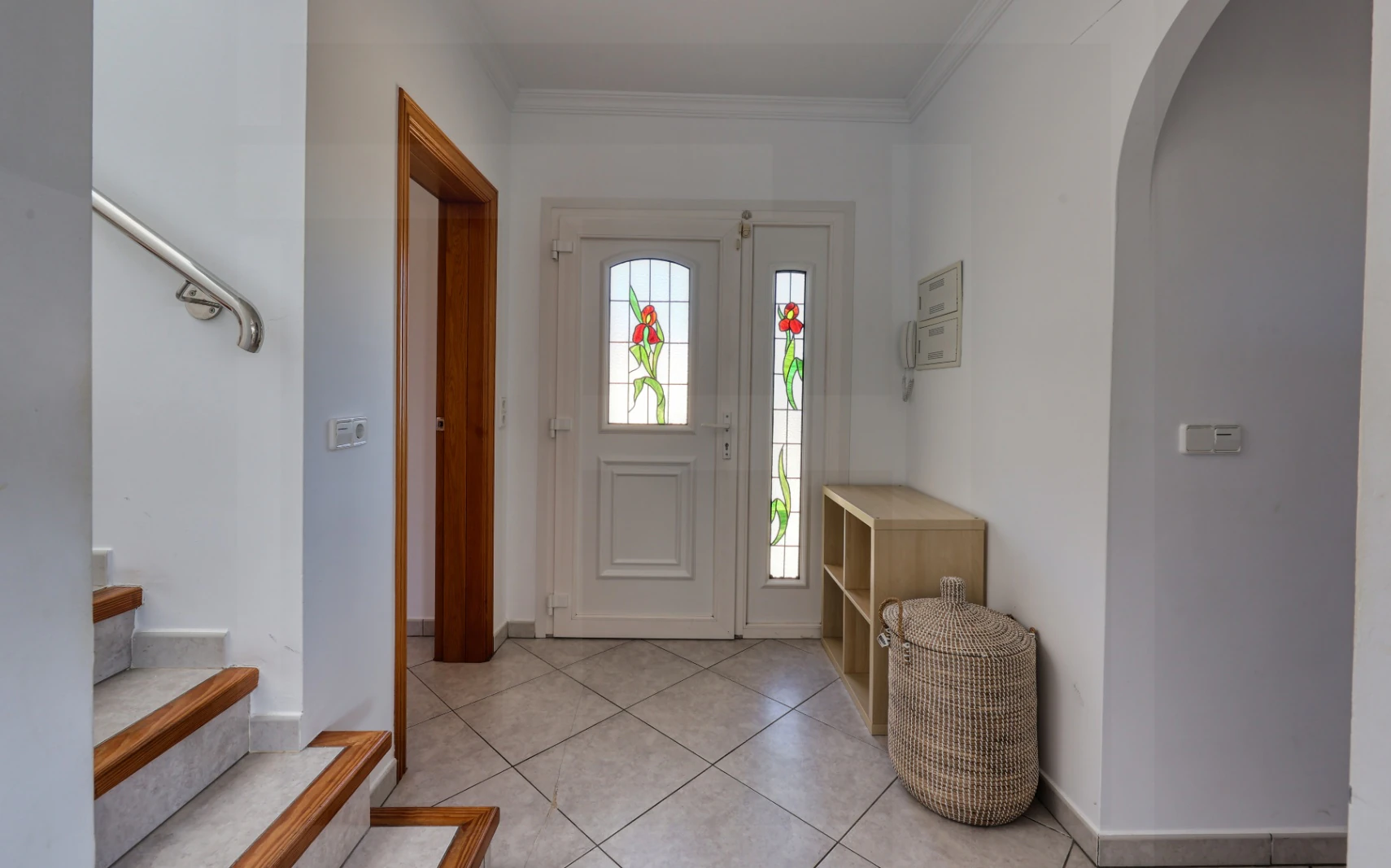Villa exclusiva en Calpe con piscina, vistas al mar y ubicación costera privilegiada
