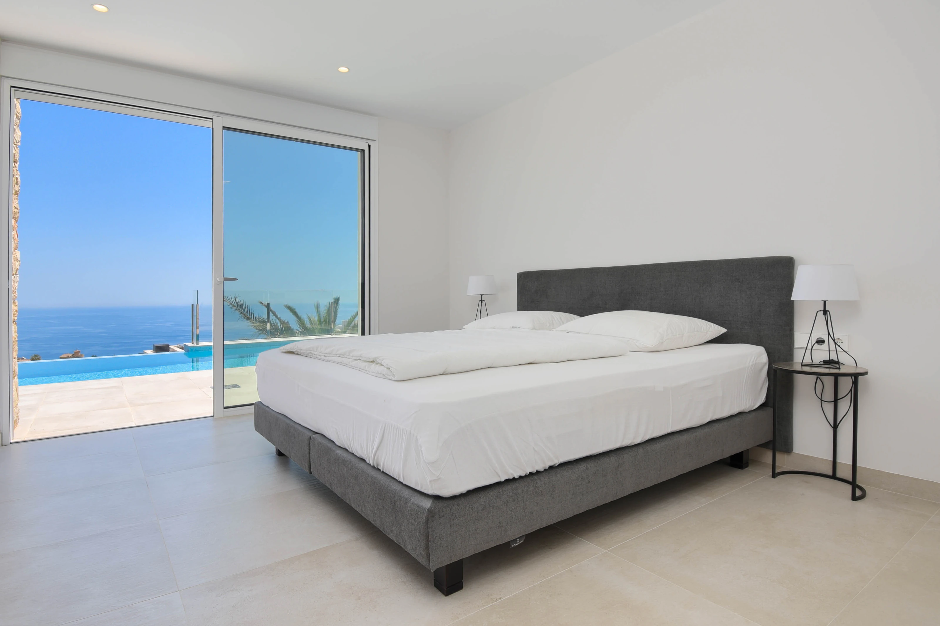 Villa de lujo con vistas panorámicas al mar - Estilo moderno