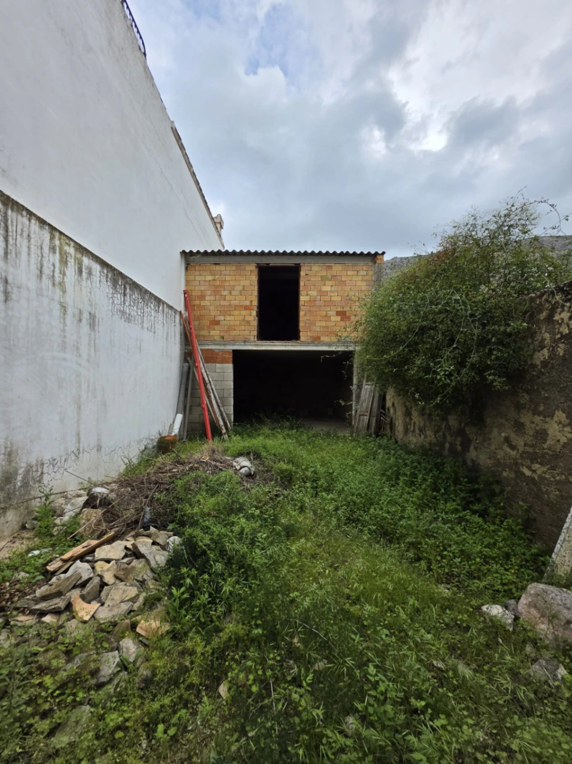 Almacén en venta con gran potencial - Benigembla