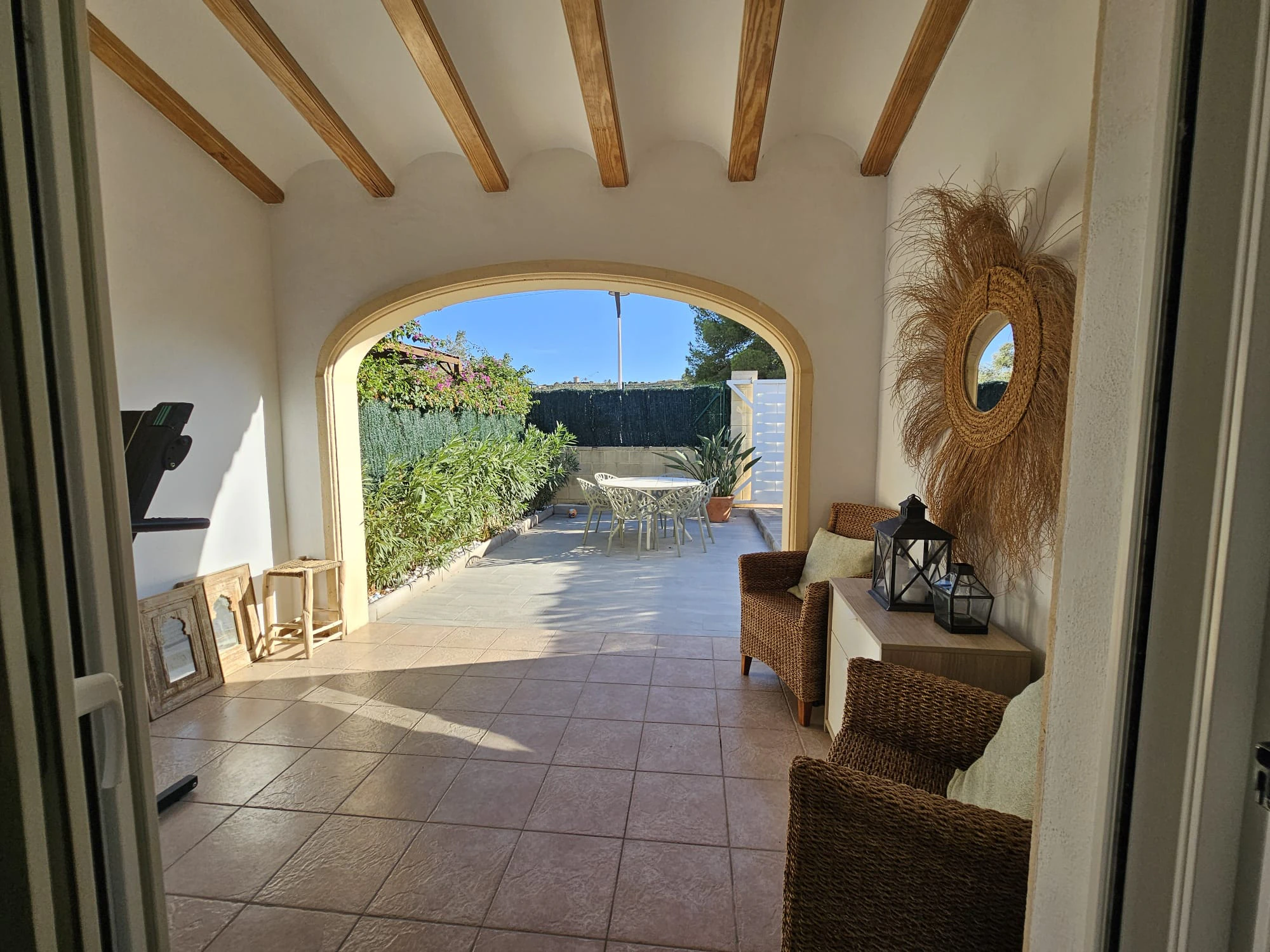 Casa adosada en venta en Benitachell con 2 dormitorios y piscina comunitaria.