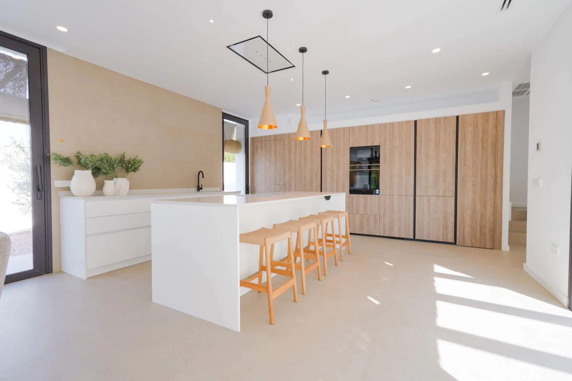 Villa moderna estilo Ibiza en venta en Solpark, Moraira – Calidad excepcional y ubicación privilegiada