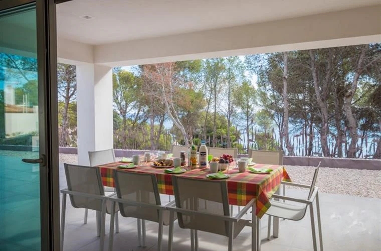 Vivienda con carácter y amplitud en alquiler anual - Benissa