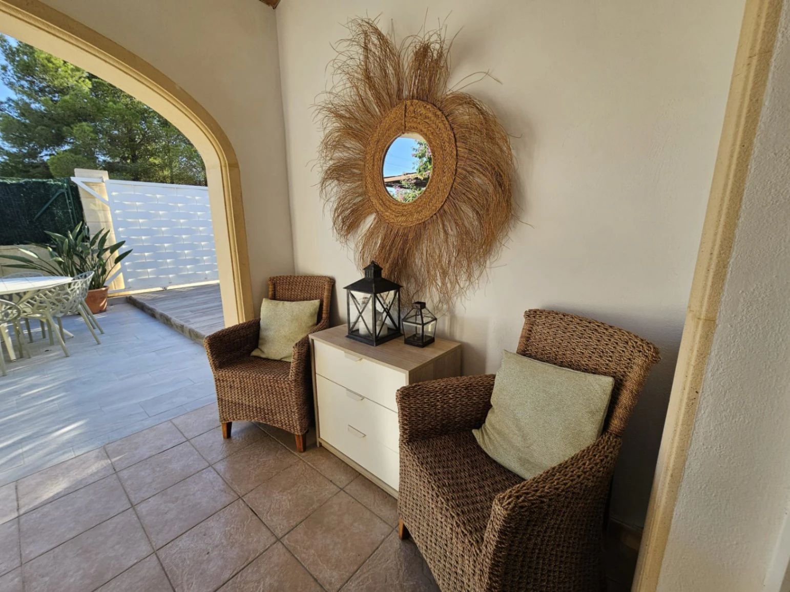 Casa adosada en venta en Benitachell con 2 dormitorios y piscina comunitaria.