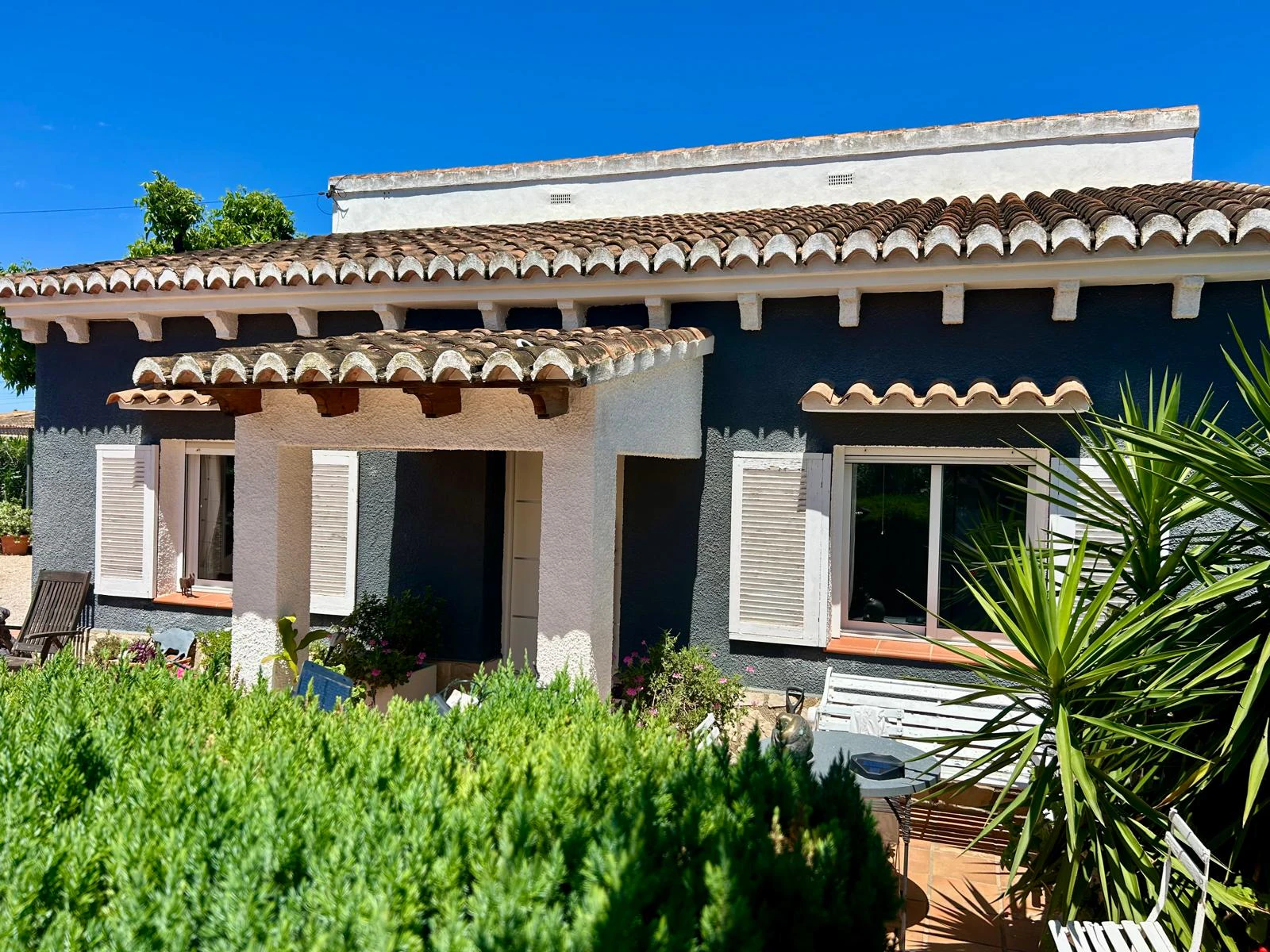 Casa de campo en una sola planta con encanto mediterráneo - El Vergel