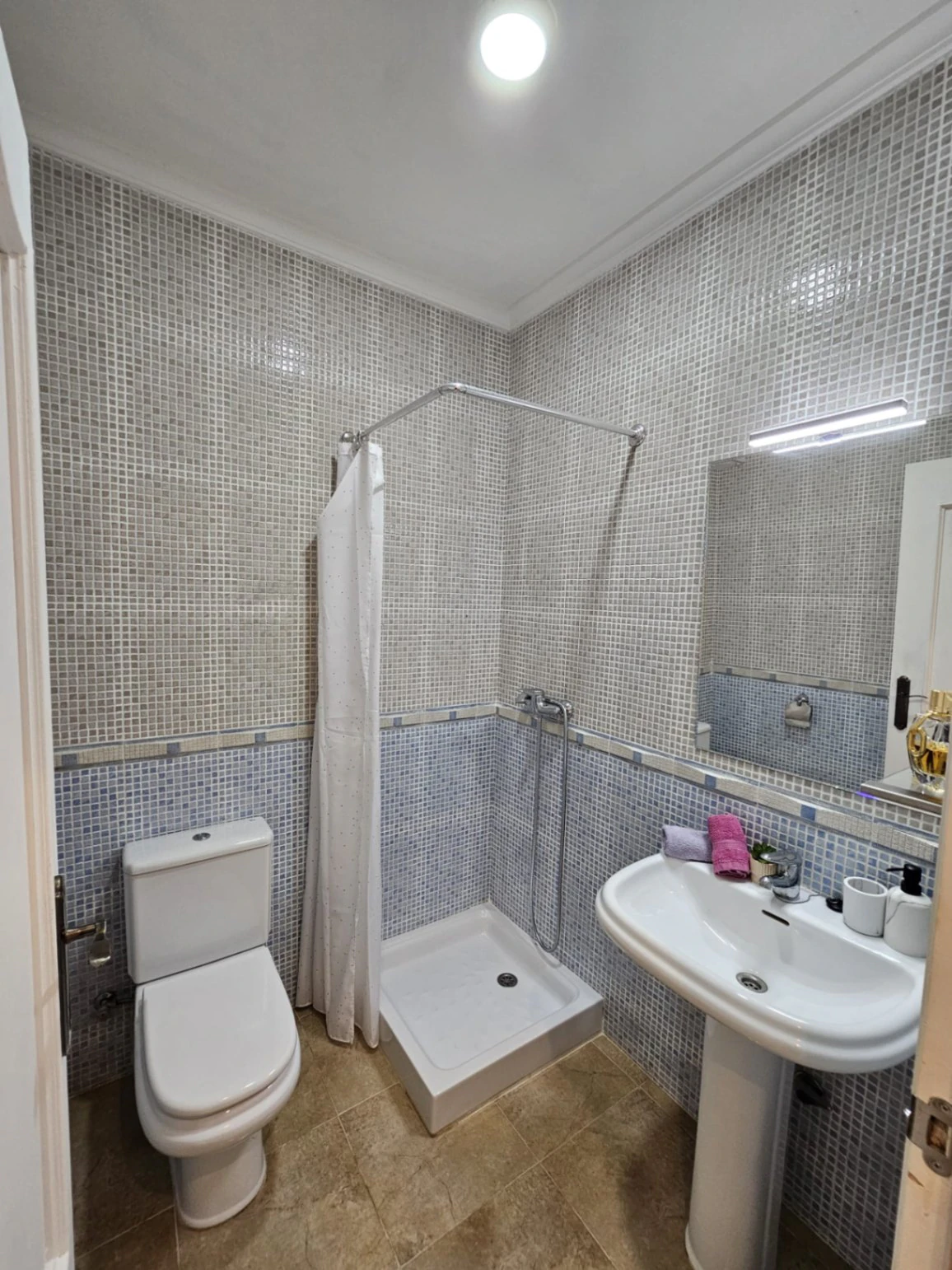 Casa adosada en venta en Benitachell con 2 dormitorios y piscina comunitaria.