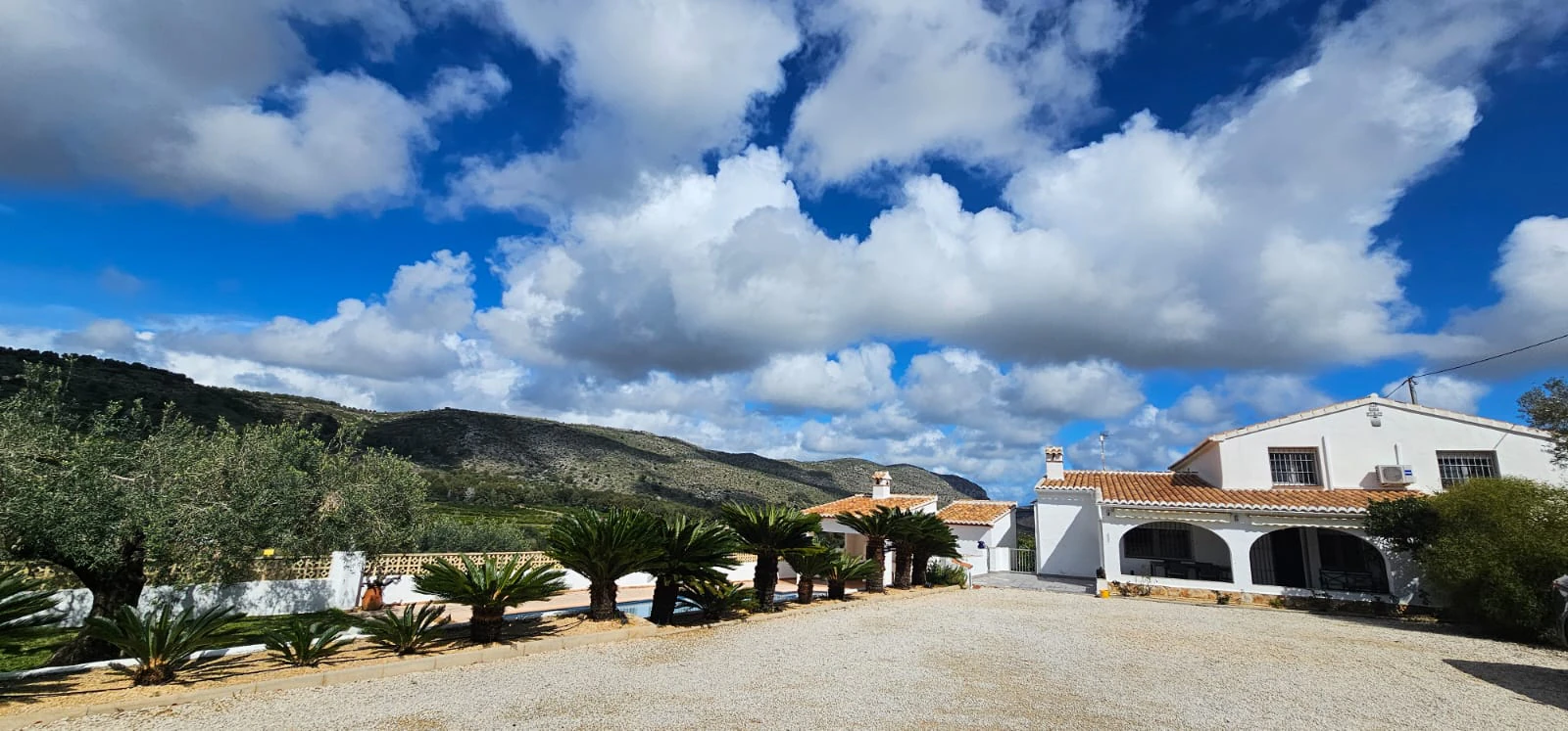 Betoverende finca in Benissa: natuur, privacy en de authentieke mediterraanse stijl.