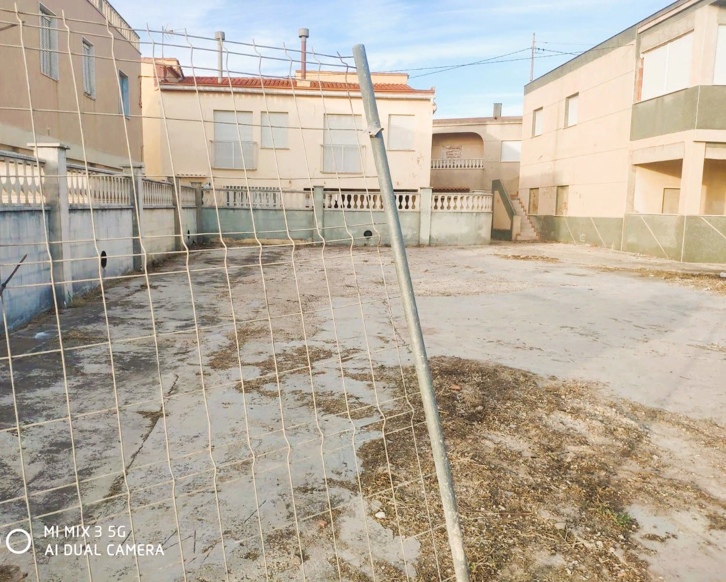 Conjunto de solares urbanos con 6 viviendas en chaflán a 4 calles – Gran oportunidad de inversión en zona costera