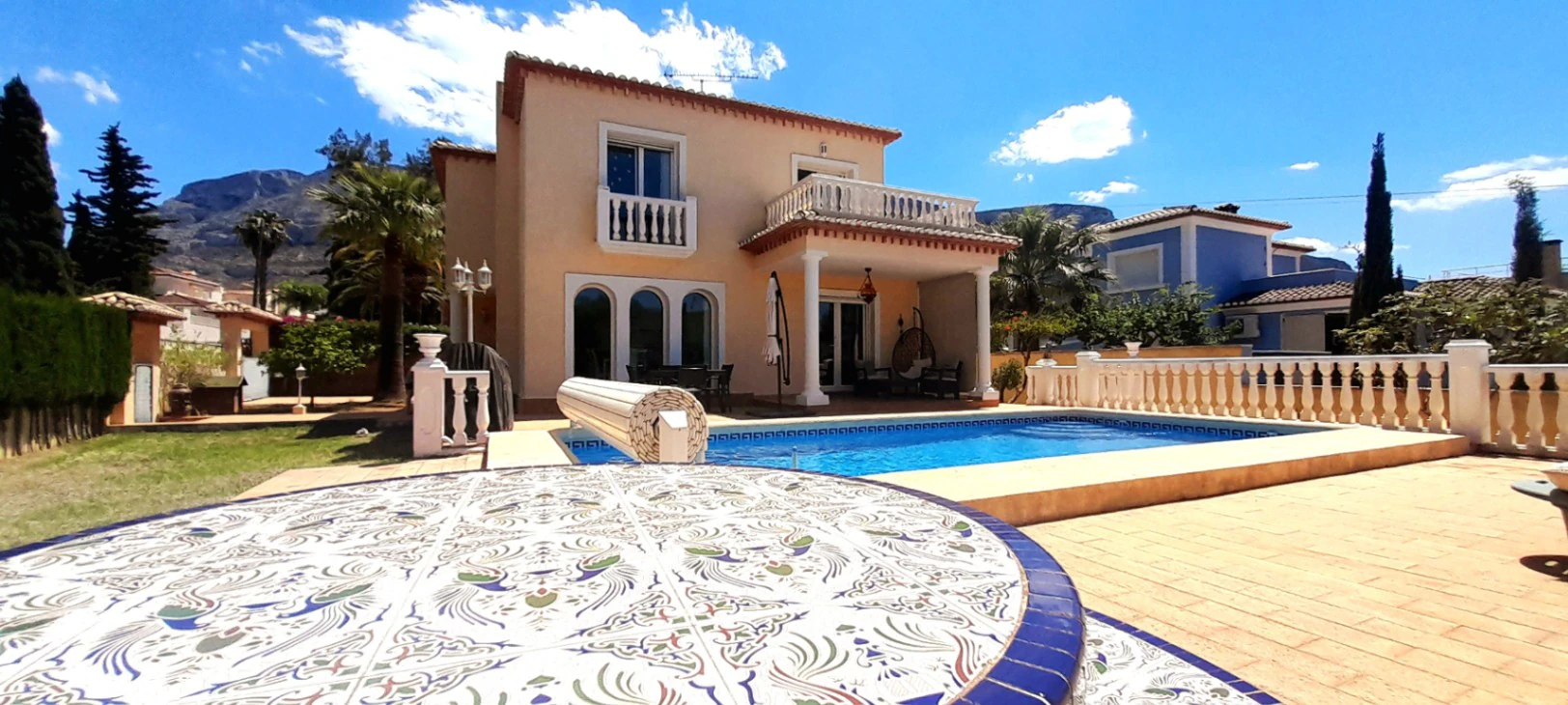 Chalet amplio y tradicional - Denia