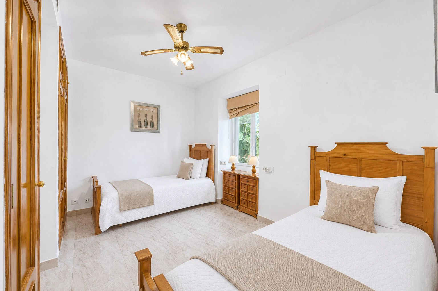 Villa en venta en La Sella con vistas al mar, golf y Montgó.