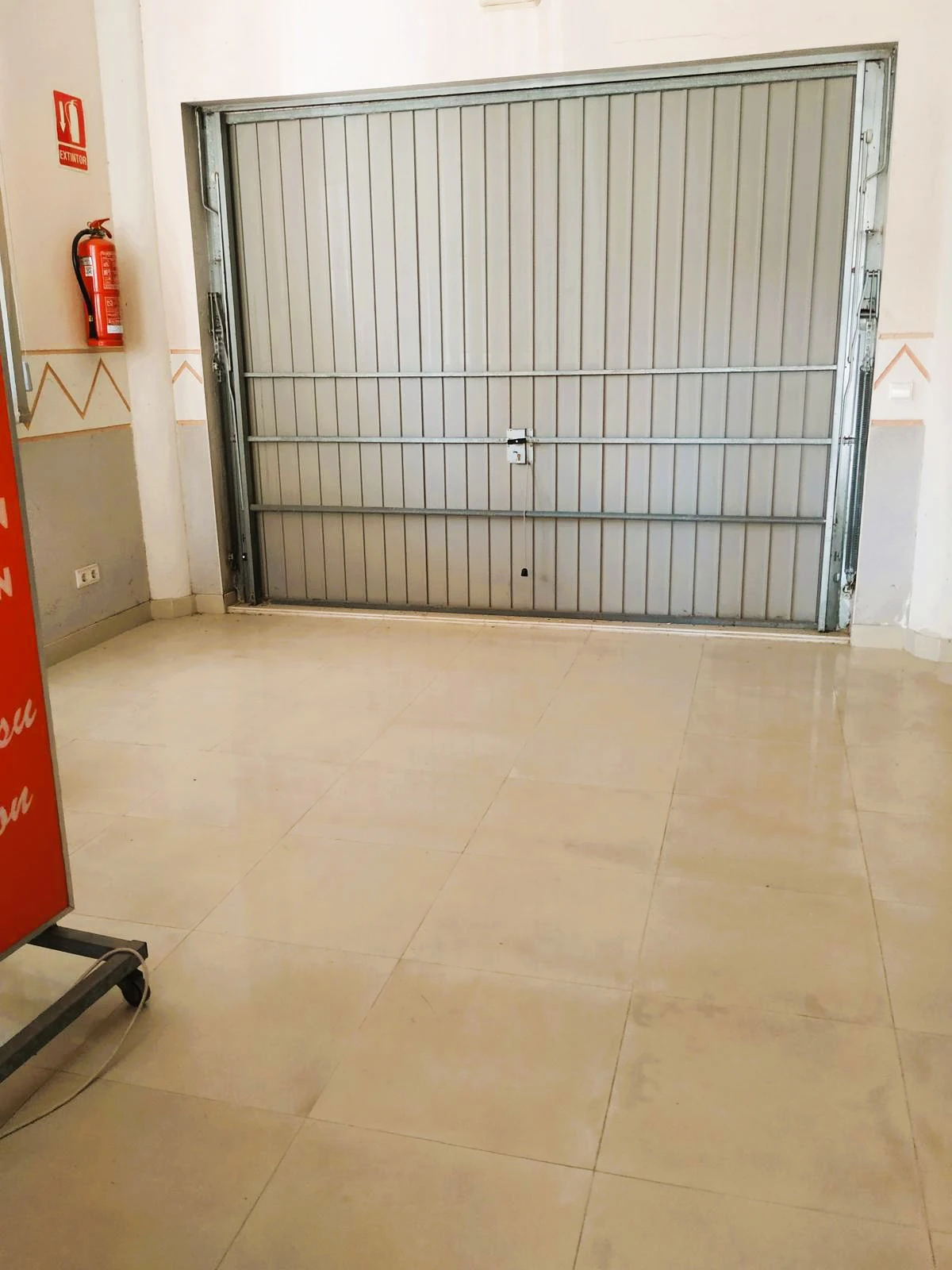 Local multifuncional en planta baja con excelente accesibilidad y espacio exterior - Bellreguard