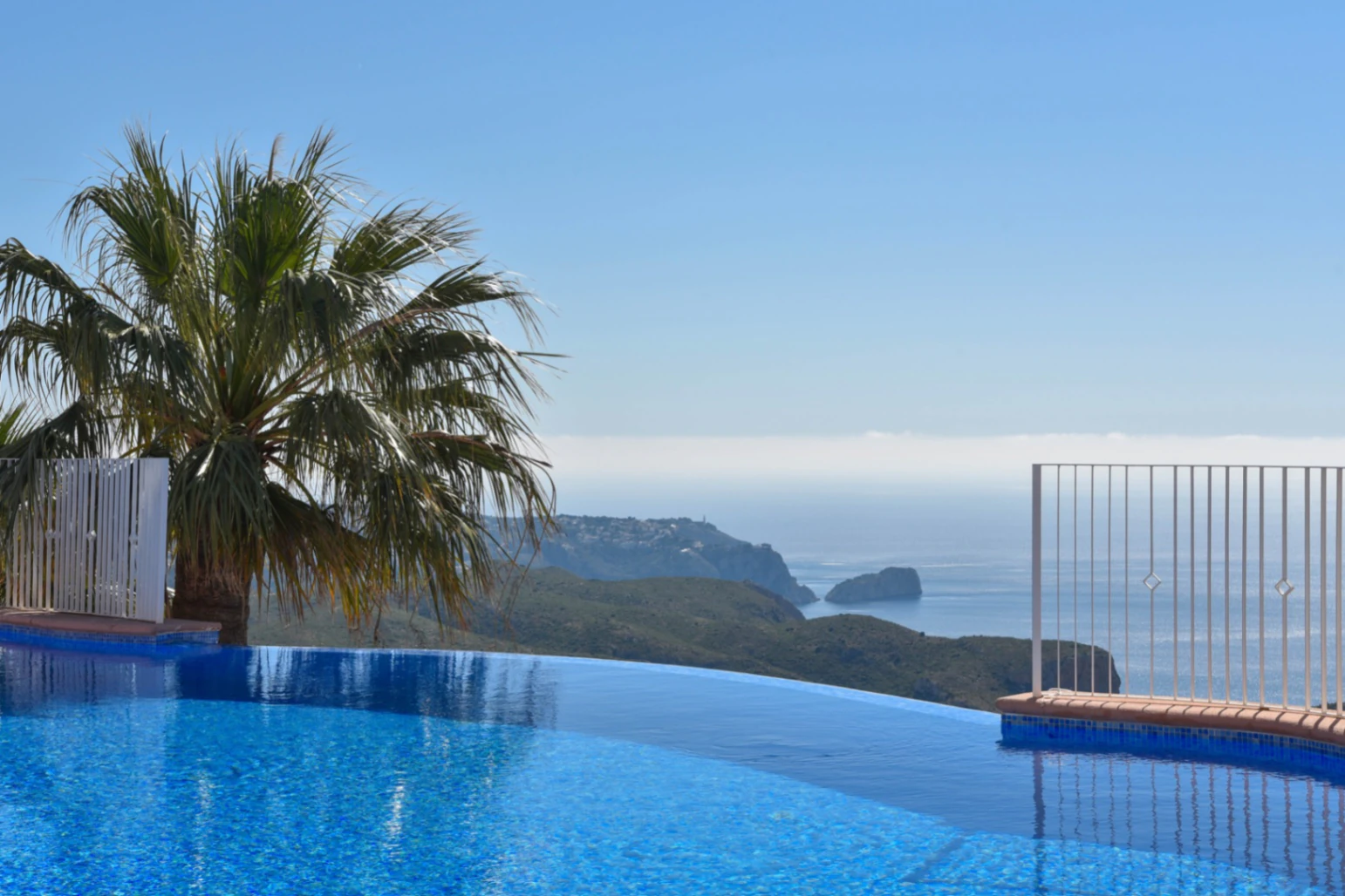 APARTAMENTO EN PUEBLO PANORAMA CON IMPRESIONANTES VISTAS AL MAR. PRIMER PISO