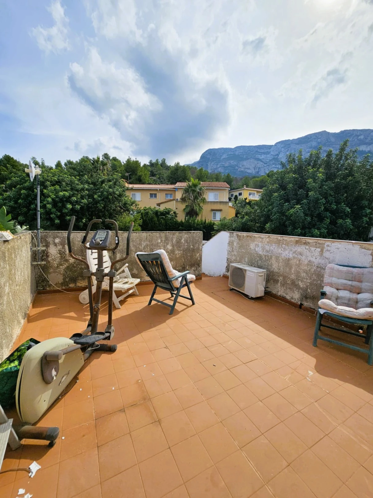 Encantadora villa rústica con vistas espectaculares en el Montgó, Dénia