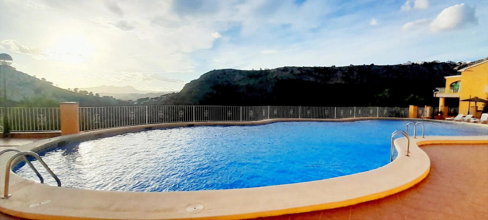 Adosado con encanto en Cumbre del Sol – Tu refugio entre montaña y mar