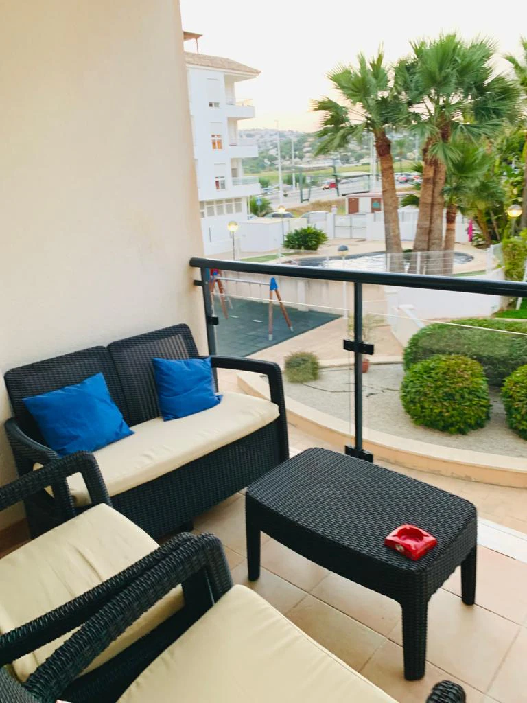 Apartamento en alquiler anual en Moraira centro con parking y piscina comunitaria