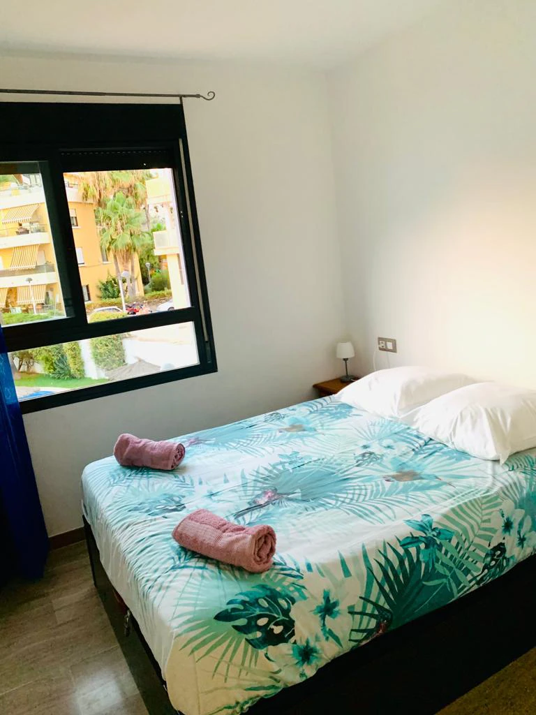 Apartamento en alquiler anual en Moraira centro con parking y piscina comunitaria