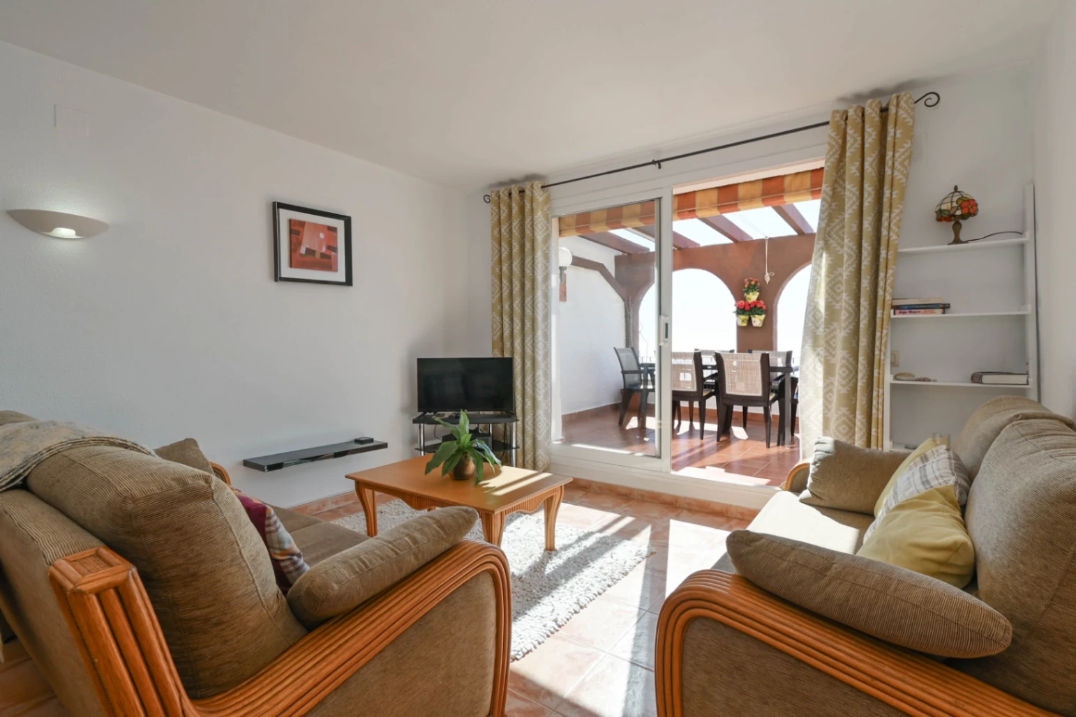 APARTAMENTO EN PUEBLO PANORAMA CON IMPRESIONANTES VISTAS AL MAR. PRIMER PISO