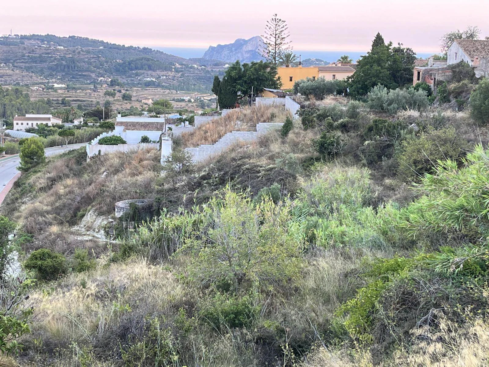 Oportunidad única en Benissa: 3 parcelas con espectaculares vistas al mar y a la montaña