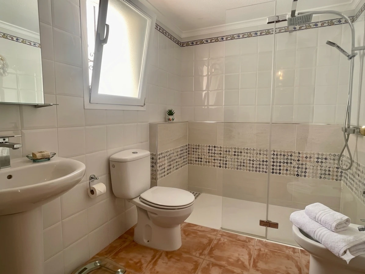 APARTAMENTO EN PUEBLO PANORAMA CON IMPRESIONANTES VISTAS AL MAR. PRIMER PISO