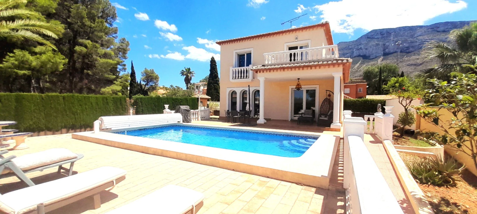 Chalet amplio y tradicional - Denia