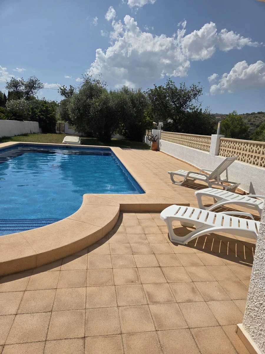 Betoverende finca in Benissa: natuur, privacy en de authentieke mediterraanse stijl.