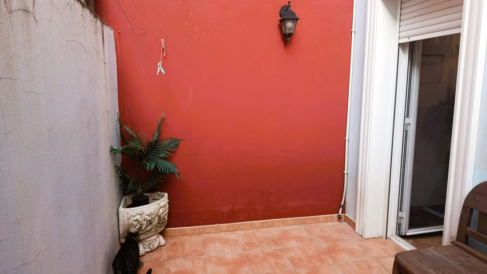 Casa semi adosada con encanto, garaje privado y amplia terraza en pleno corazón de Alcalalí